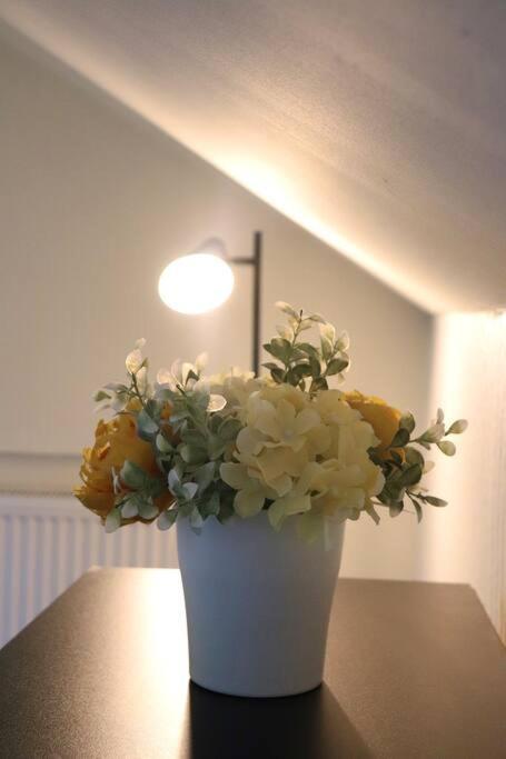 Appartement Peaceful 2 Bed House Free Wifi And Parking à Leeds  Extérieur photo