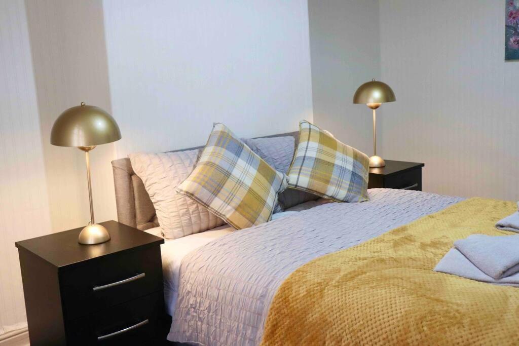 Appartement Peaceful 2 Bed House Free Wifi And Parking à Leeds  Extérieur photo