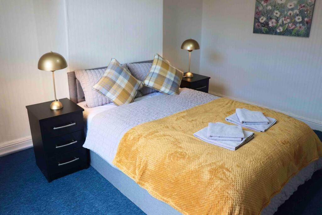 Appartement Peaceful 2 Bed House Free Wifi And Parking à Leeds  Extérieur photo