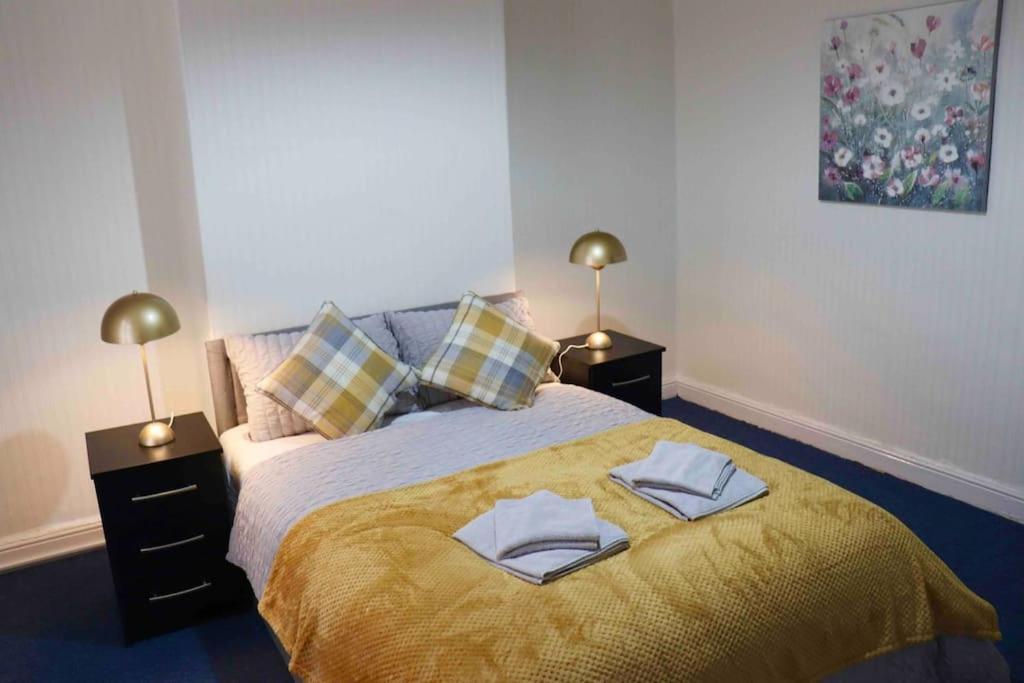 Appartement Peaceful 2 Bed House Free Wifi And Parking à Leeds  Extérieur photo